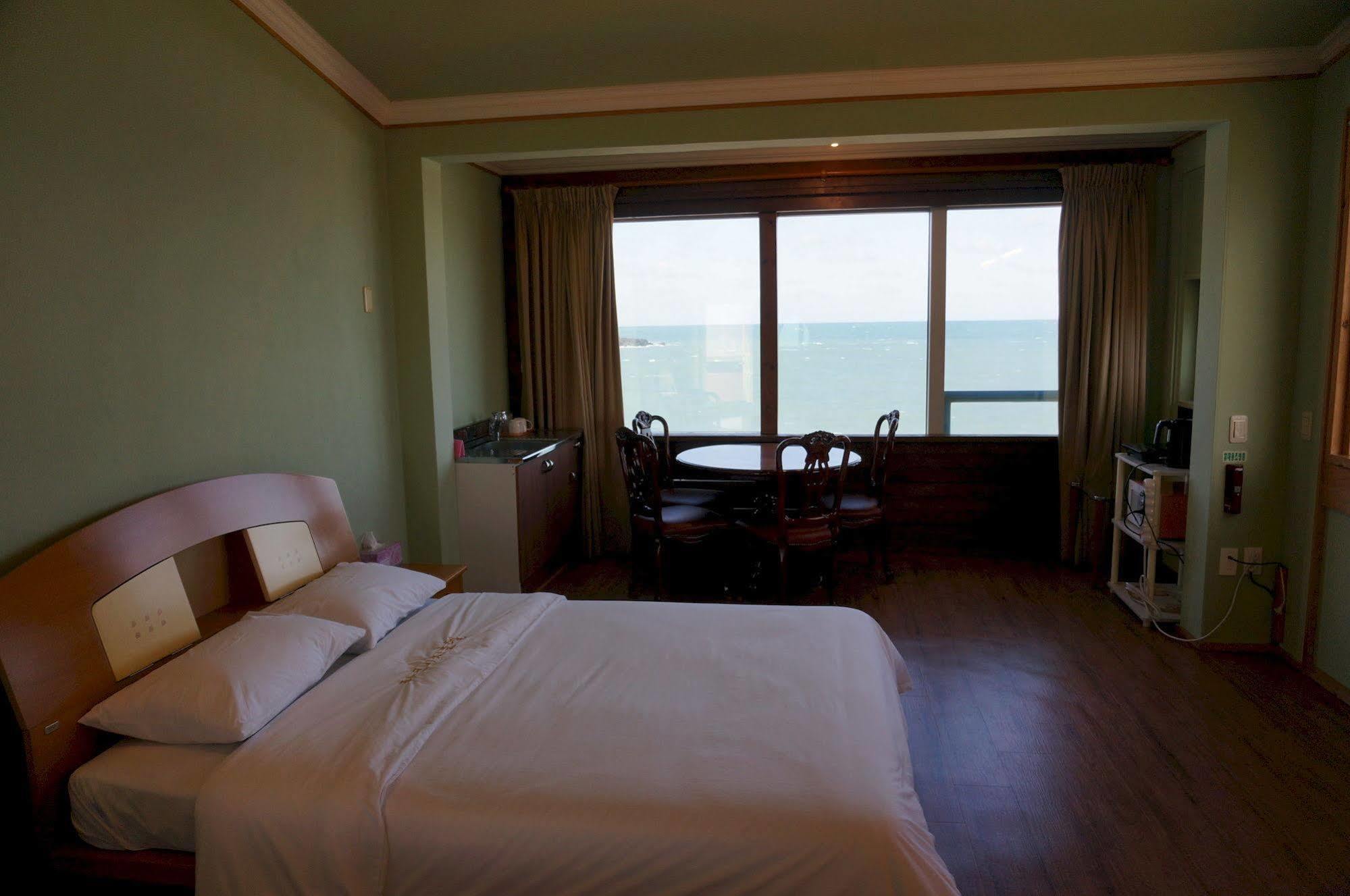 Park Beach Hotel Jeju Eksteriør billede