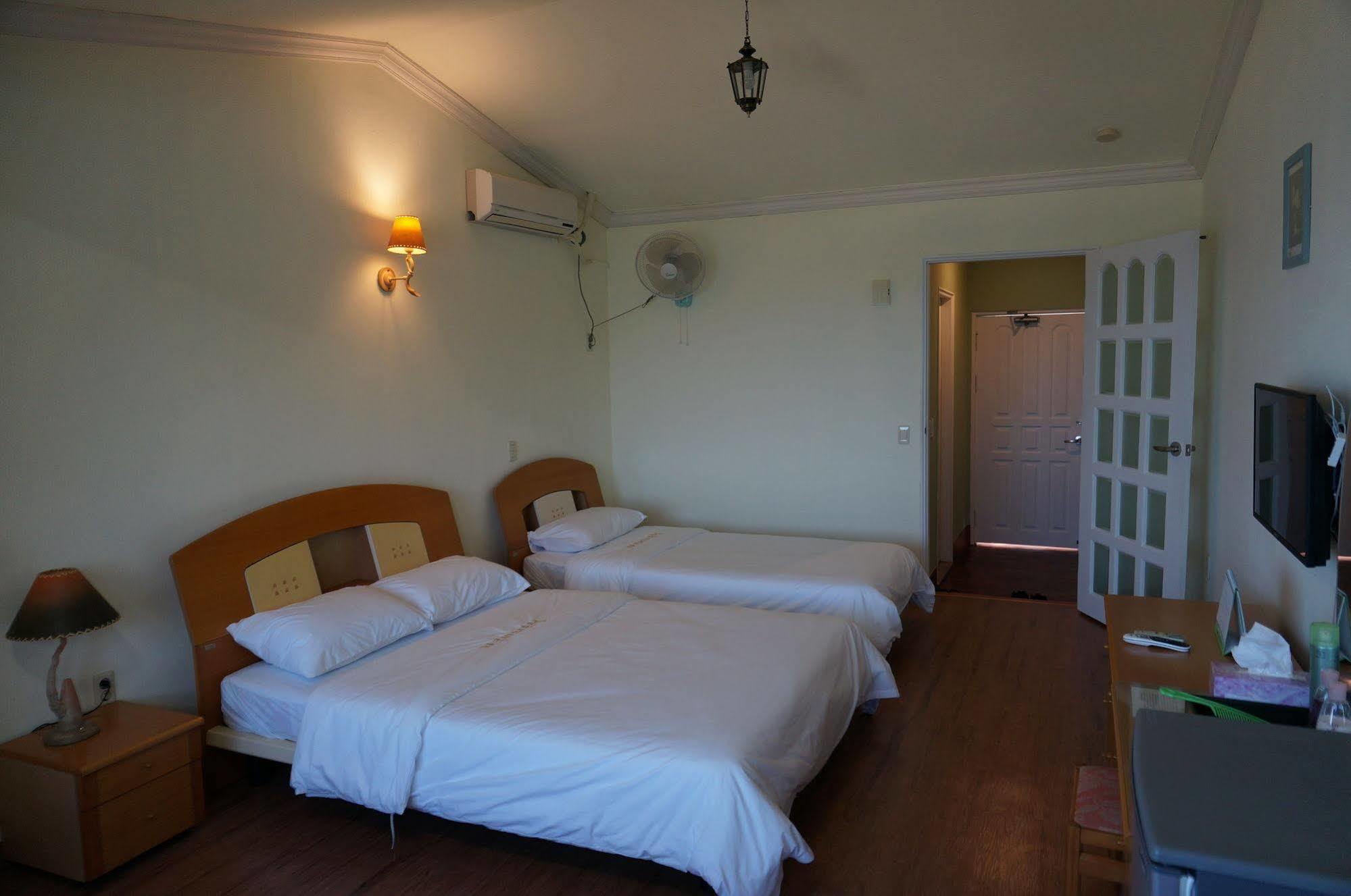Park Beach Hotel Jeju Eksteriør billede