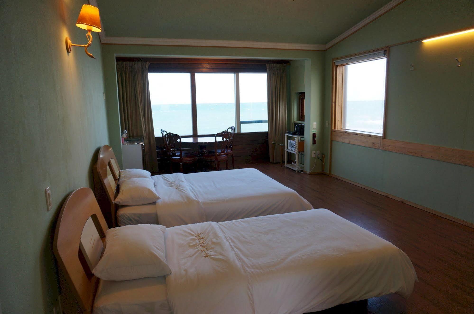 Park Beach Hotel Jeju Eksteriør billede