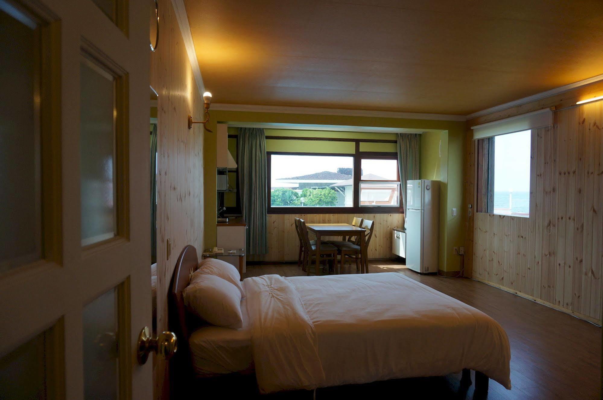 Park Beach Hotel Jeju Eksteriør billede