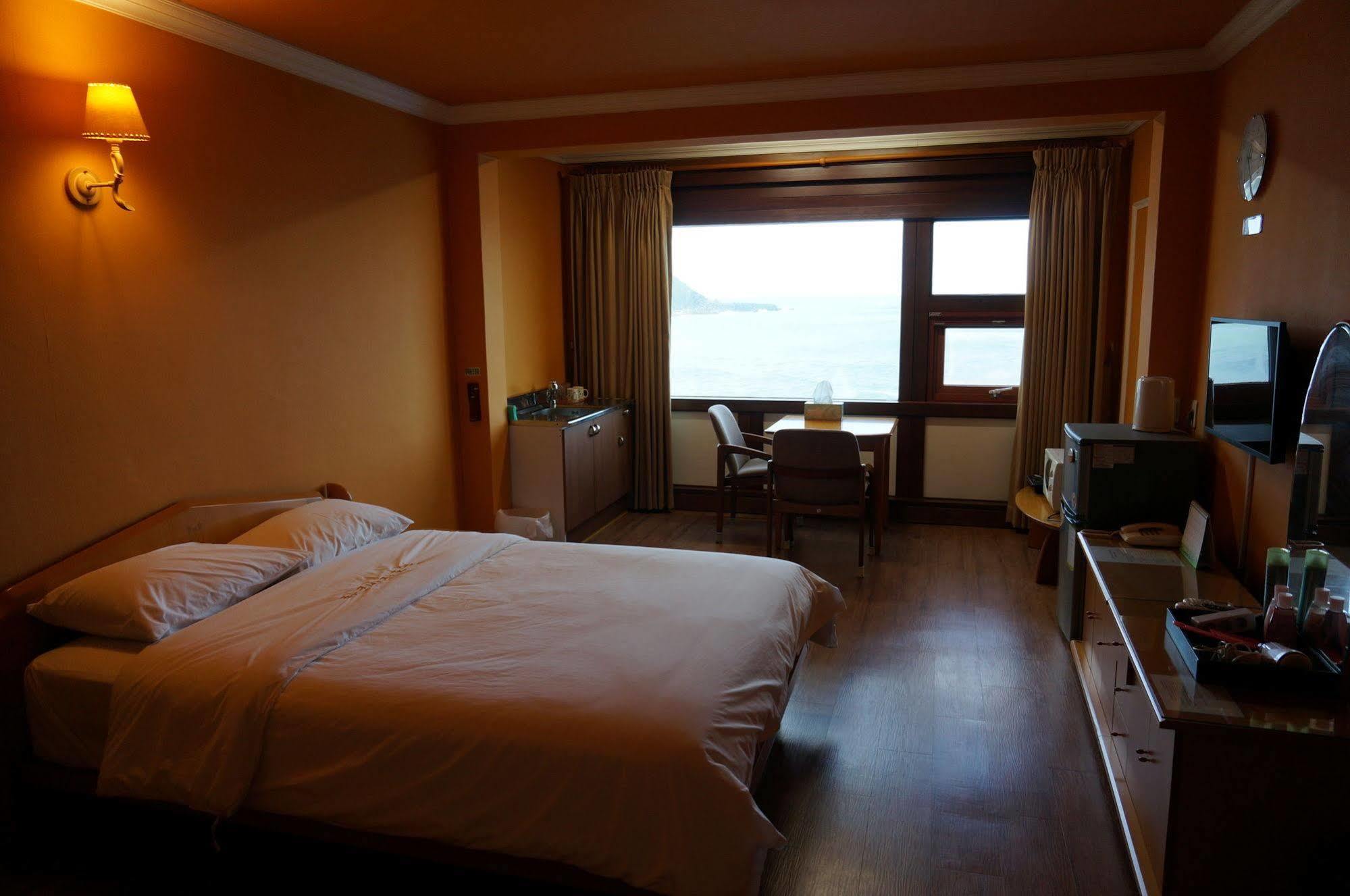 Park Beach Hotel Jeju Eksteriør billede