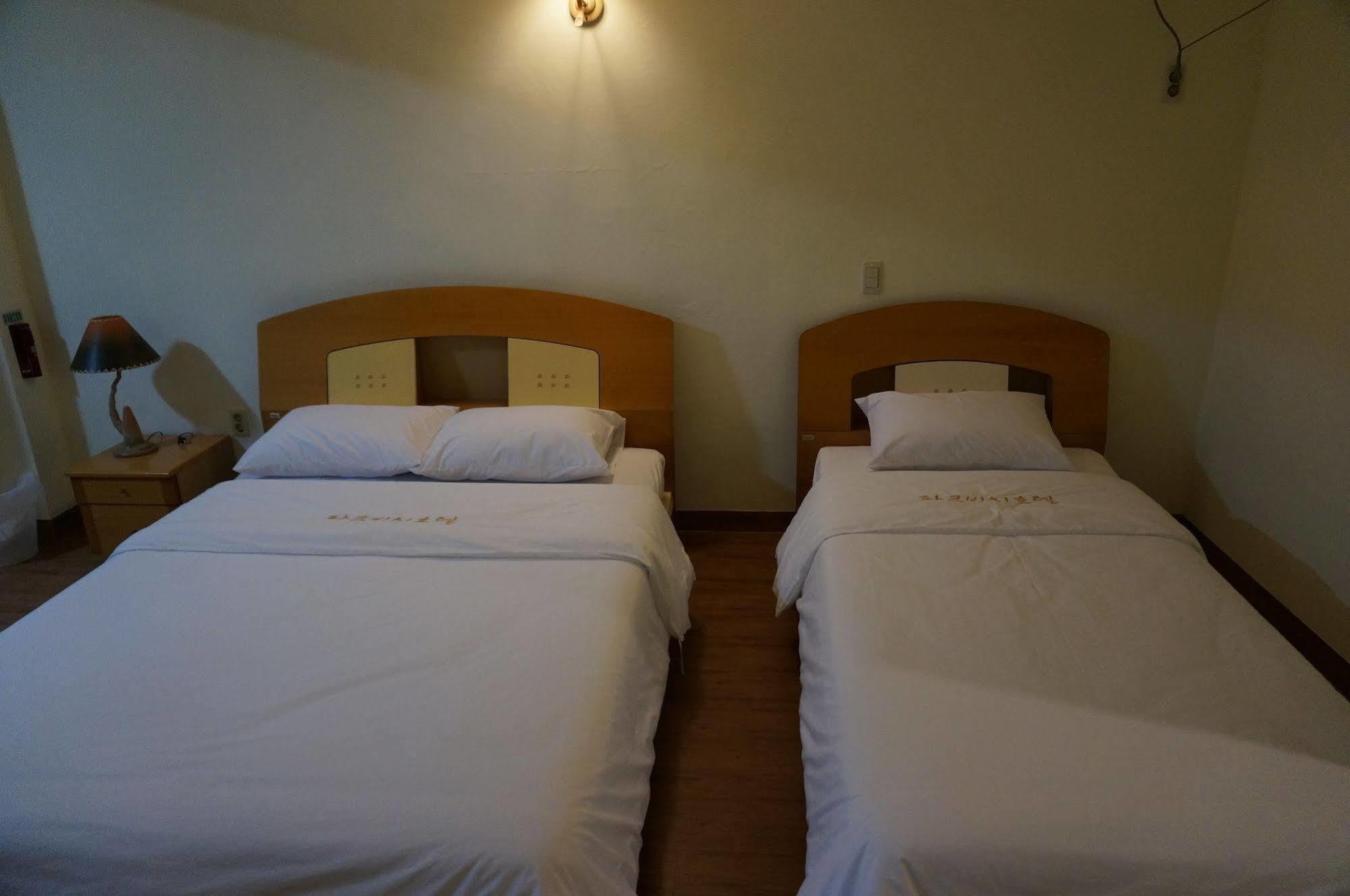 Park Beach Hotel Jeju Eksteriør billede